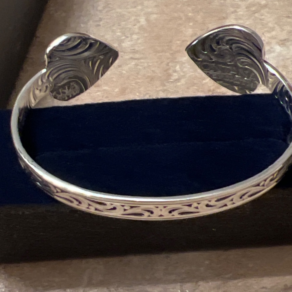 Montana Silversmiths, Ladies Ace of Hearts Cuff Bracelet - Picture 7 of 10